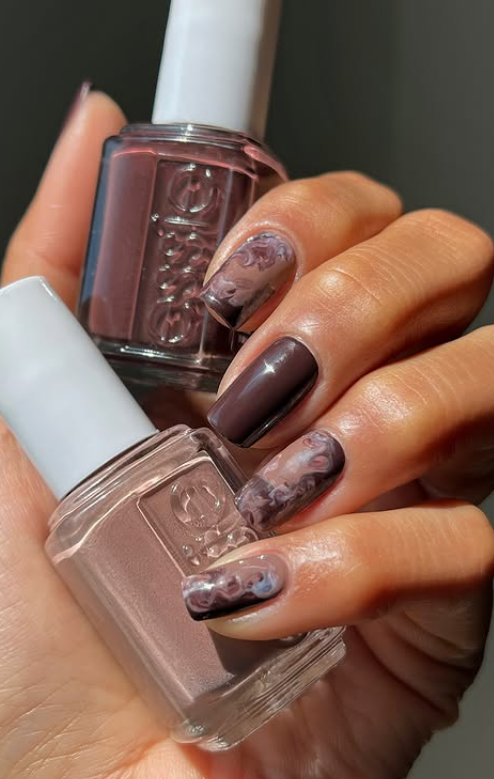 Mocha latte nails for September nail art inspo