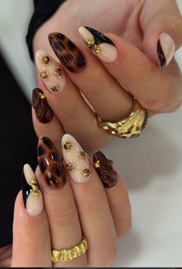winter brown 3d print tortoiseshell nails with gold details