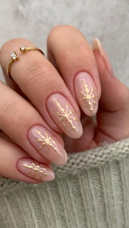 Champagne gold chrome nail art @isabelmaynails
