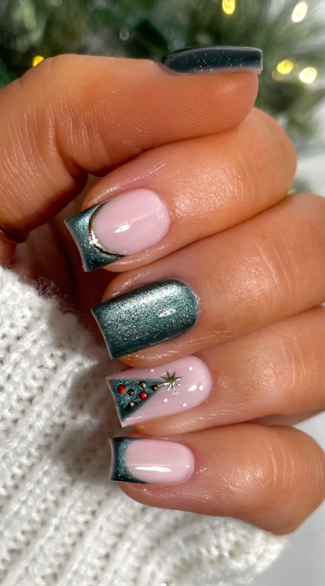 Christmas glitter nails @by_hannahtaylor