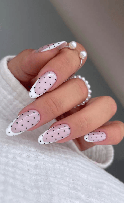 polka dot nails cat eye finish @amanda.sudolll