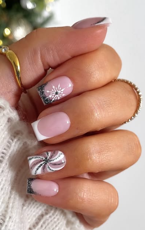 silver nails Christmas @by_hannahtaylor